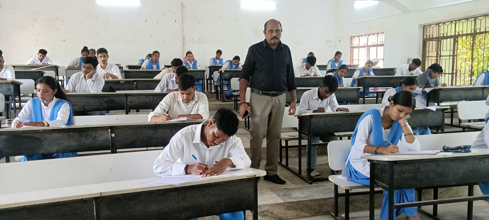साहिबगंज कॉलेज में कदाचार करते पकड़ा गया परीक्षार्थी निष्कासित
